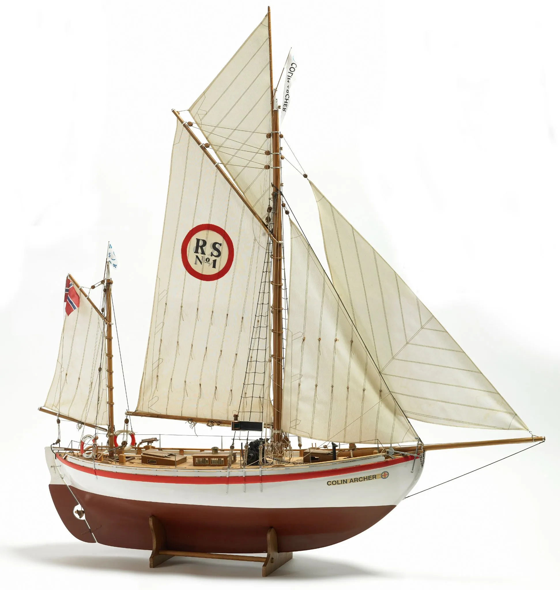 Billing Boats Colin Archer RC - Wooden hull 1:15